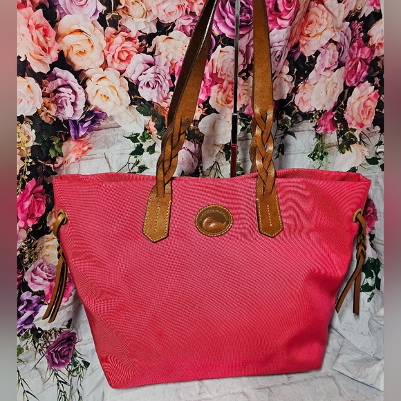 EUC Dooney&Bourke CANVAS Shoulder bag - Picture 3 of 14